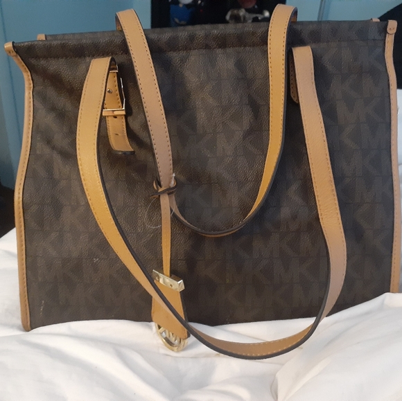 Michael Kors purse - Picture 2 of 5